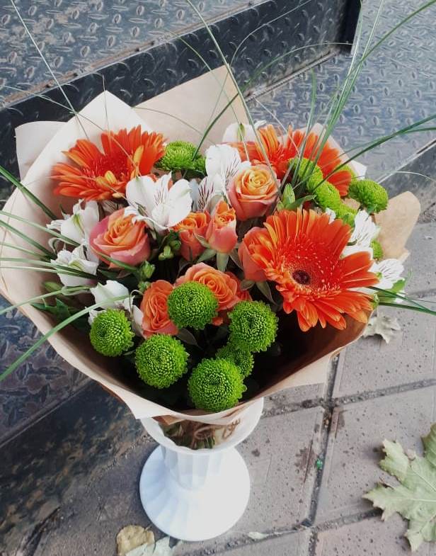 Букет цветов из: Герберы, Хризантемы, Альстромерии и Розы в Северск