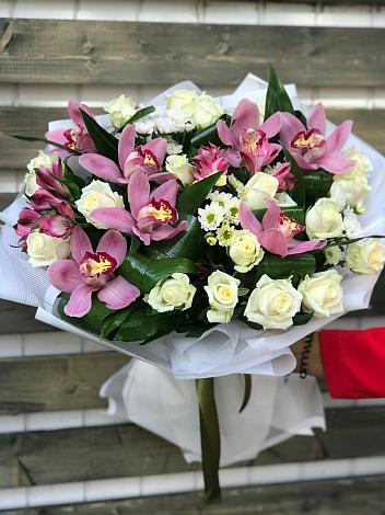 Букет цветов из: Розы и Хризантемы в Северск