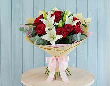 Букет цветов из:  Лилии и Розы в Северск