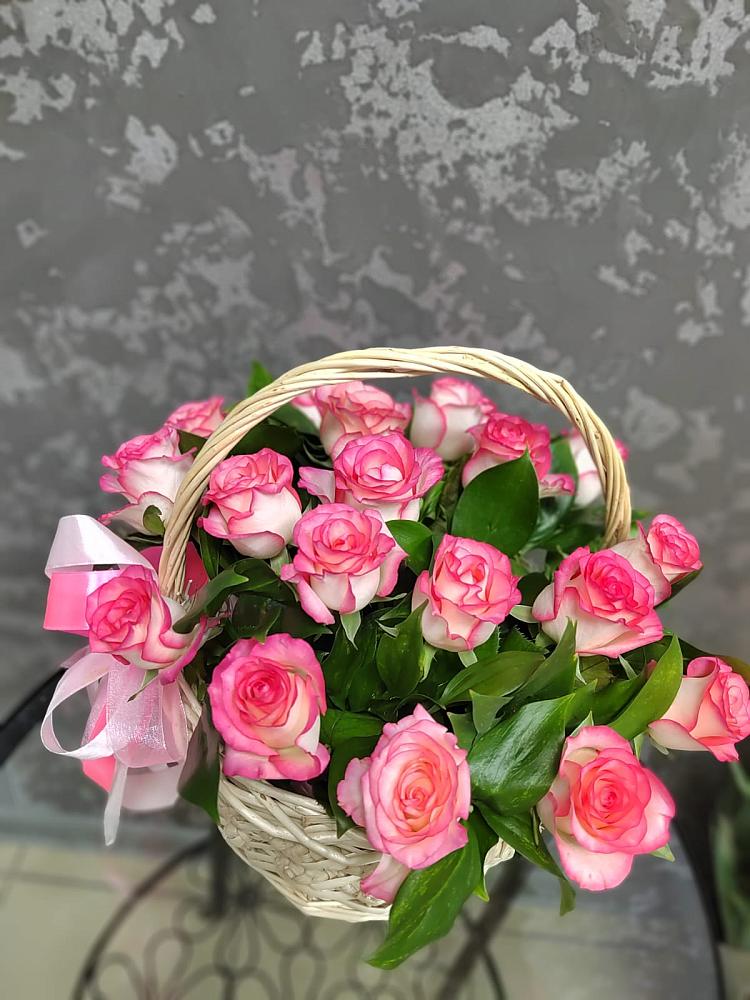 Цветочная композиция из Розы в корзине в Северск