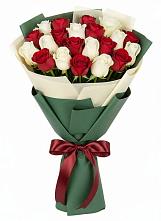 Букет Микс из красных и белых роз в Северск