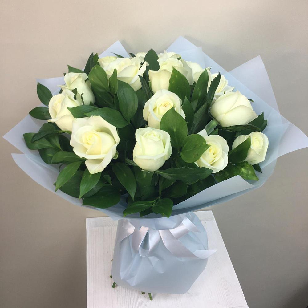 Букет 15 Белых роз Проуд в Северск
