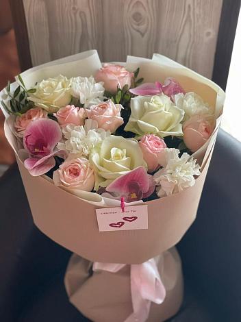 Букет цветов из: Орхидеи, Розы и Гвоздики в Северск