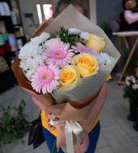 Букет цветов из:  Герберы, Розы и Хризантемы в Северск