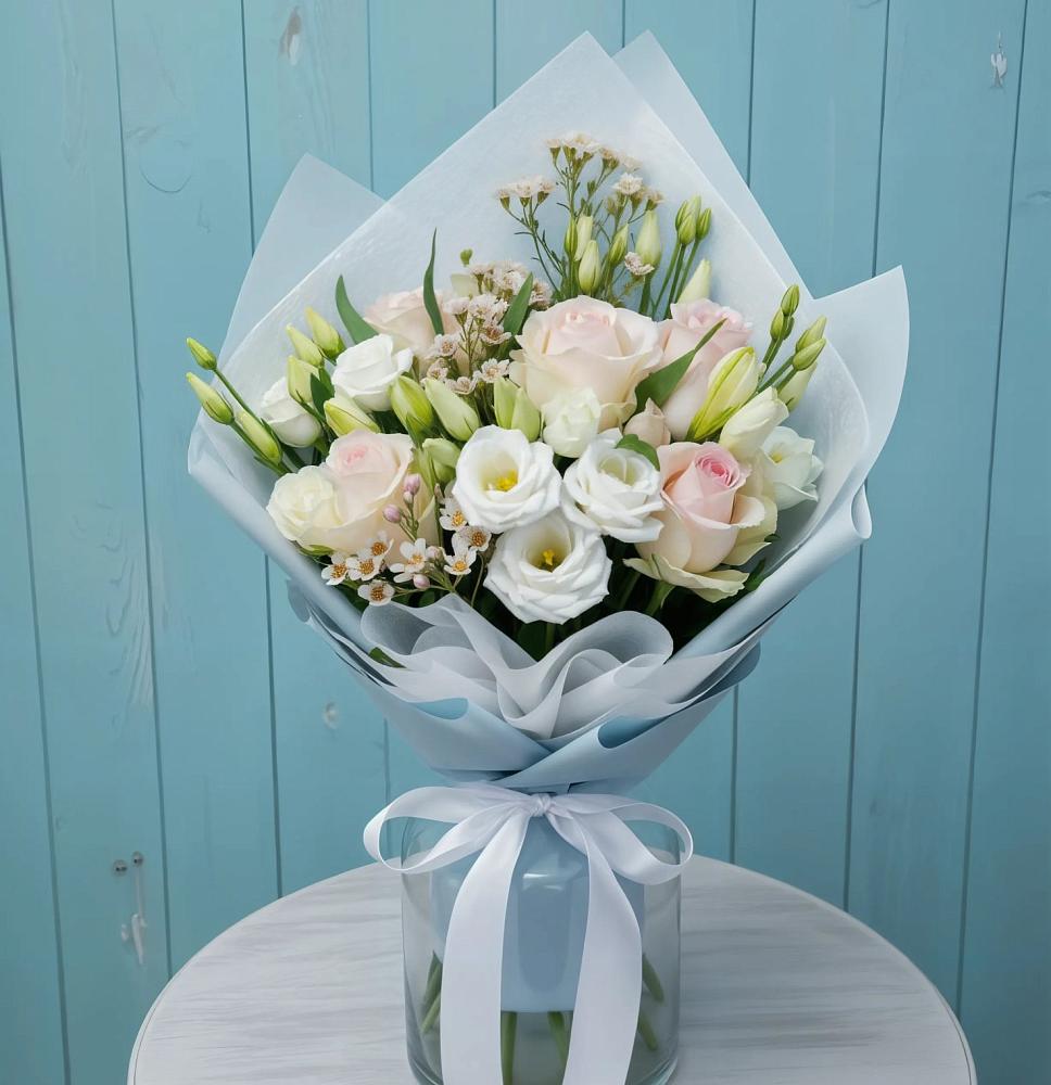 Букет цветов из: Розы и Лизиантусы в Северск