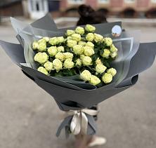 Букет Белые кустовые розы Солинеро в Северск