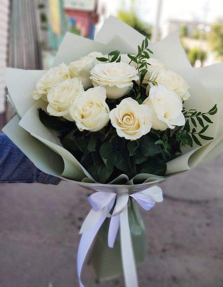 Букет Белые розы Проуд в Северск