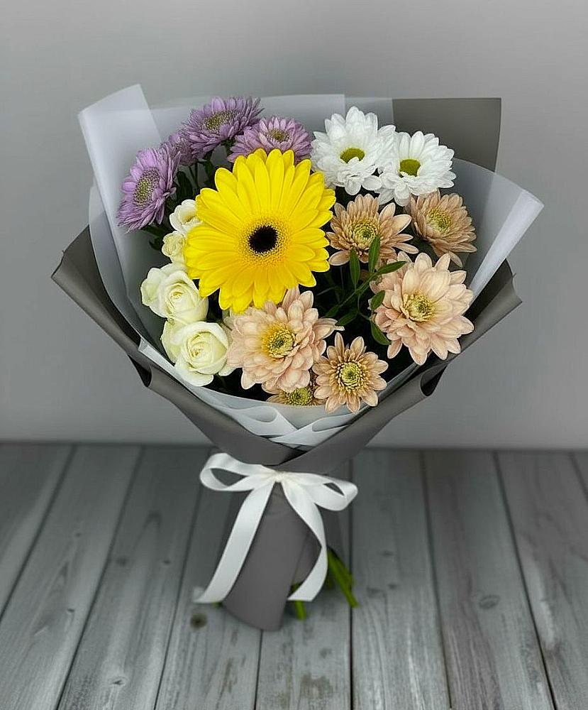 Букет цветов из: Розы, Герберы и Хризантемы в Северск