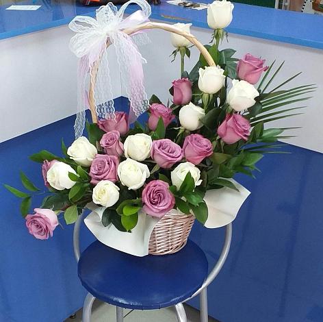 Цветочная композиция из Розы в корзине в Северск