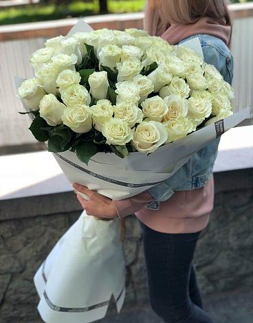 Букет 35 Белых роз в Северск