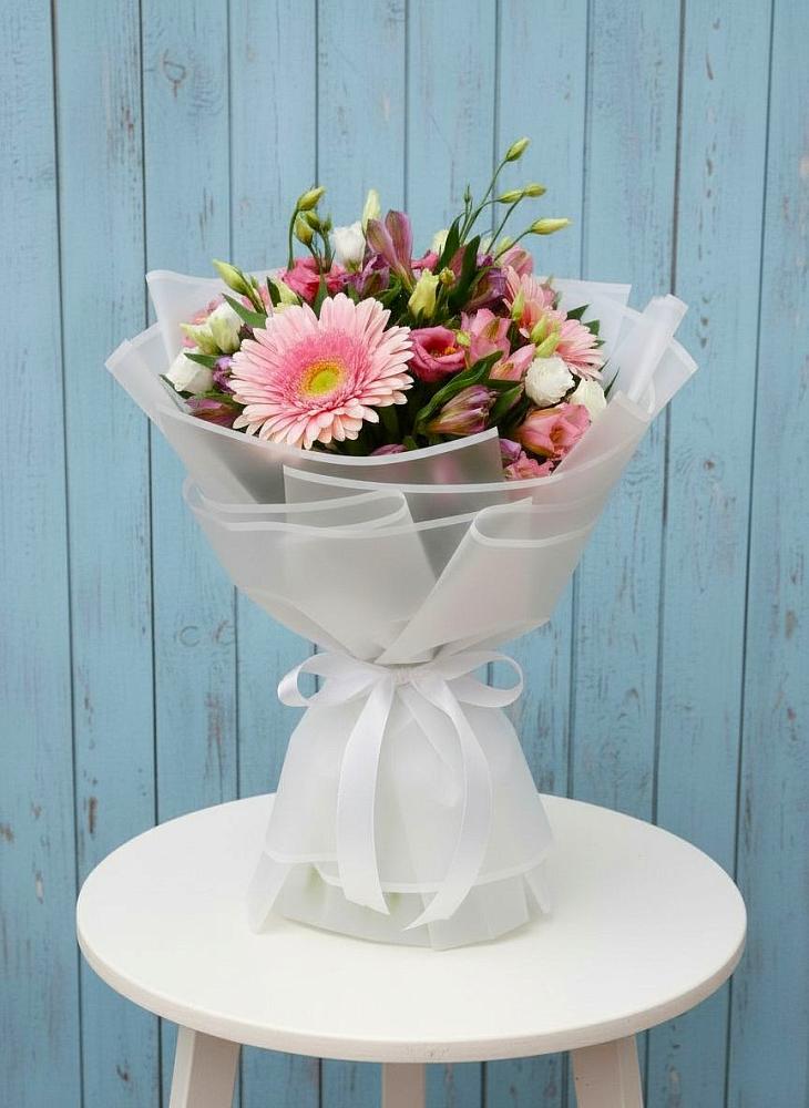 Букет цветов из: Герберы, Альстромерии и Лизиантусы в Северск