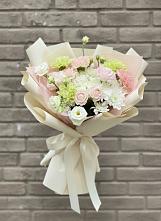 Букет цветов из:  Гвоздики, Розы, Лизиантусы и Хризантемы в Северск