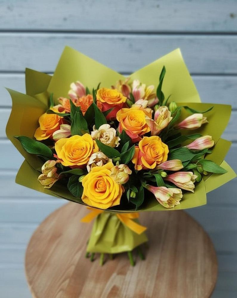 Букет цветов из: Альстромерии и Розы в Северск
