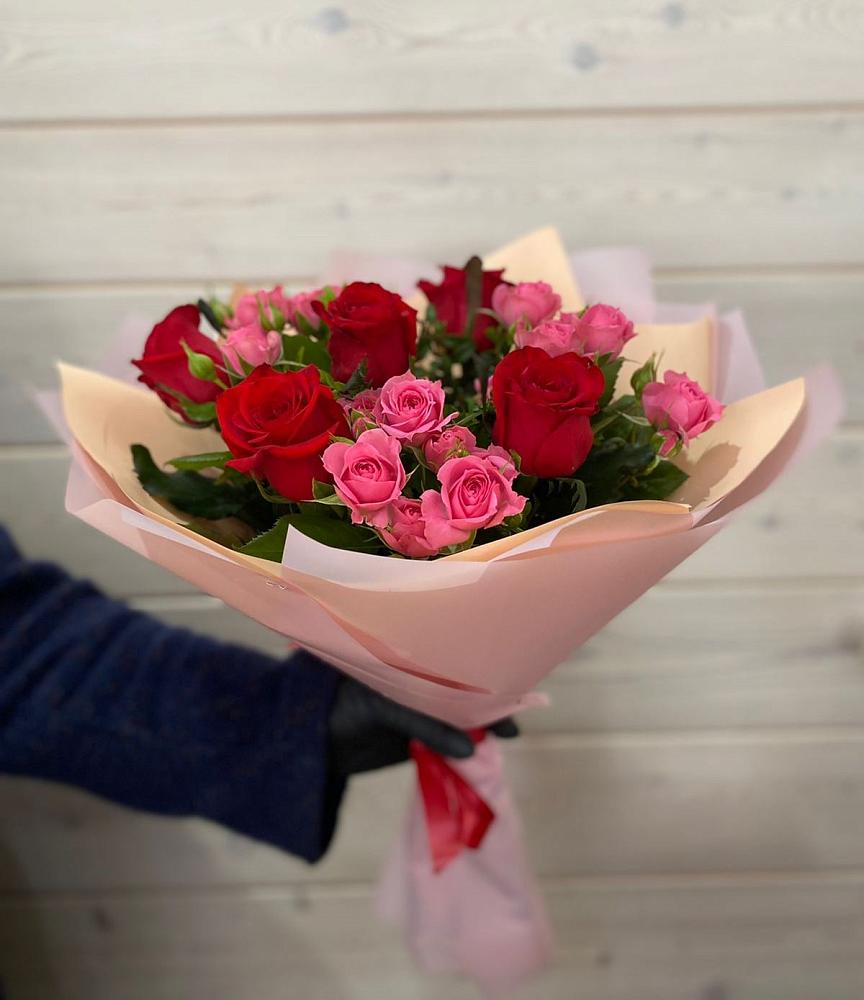Букет цветов из: Розы в Северск