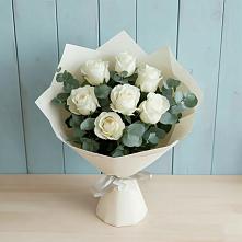 Букет Белые розы в Эвкалипте в Северск