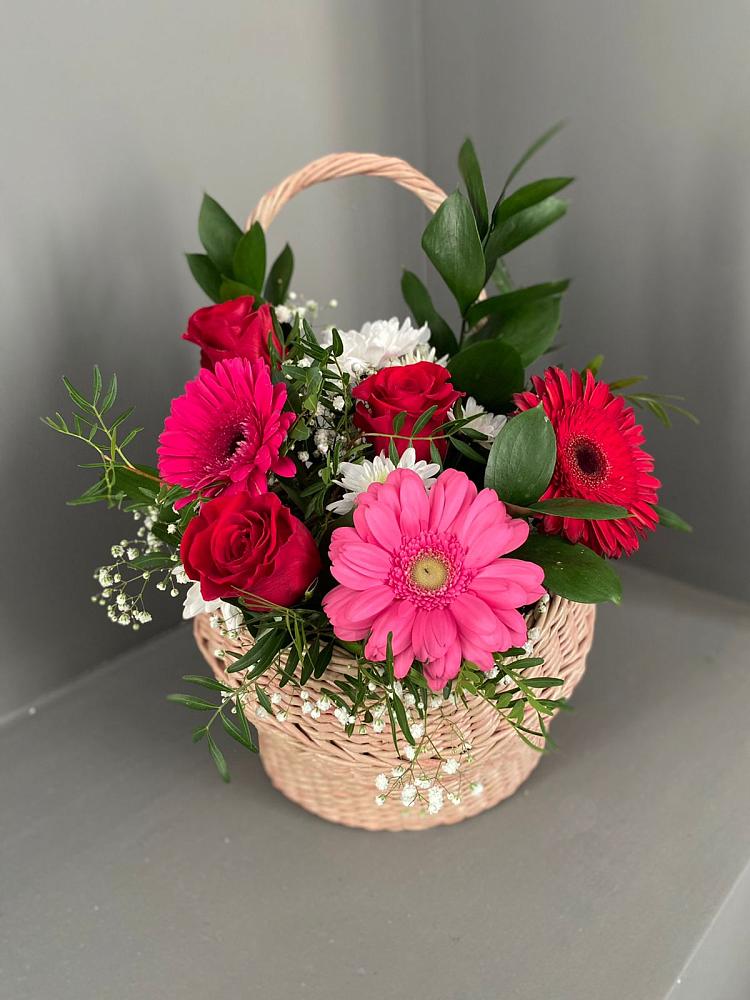 Цветочная композиция из Розы, Хризантемы и Герберы в корзине в Северск