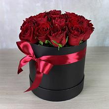 Цветочная композиция из Розы в шляпной коробке в Северск