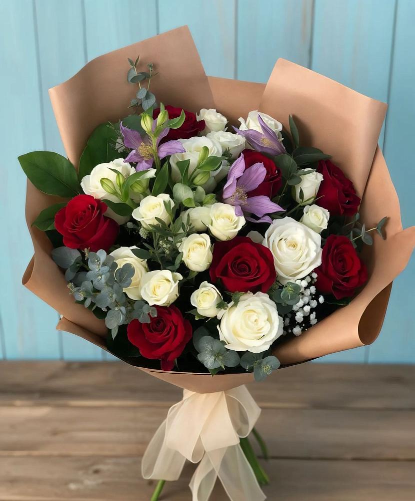 Букет цветов из: Розы и Альстромерии в Северск