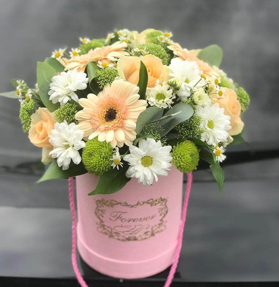 Цветочная композиция из Розы, Герберы и Хризантемы в шляпной коробке в Северск