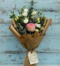 Букет цветов из:  Розы и Лизиантусы в Северск