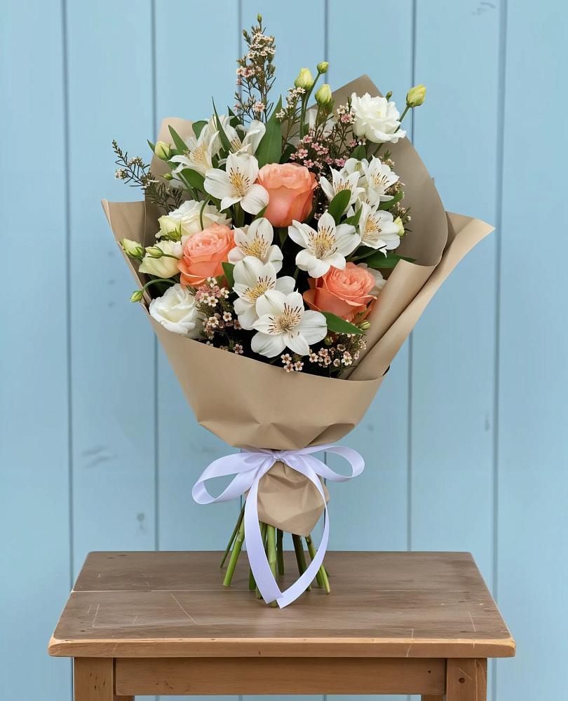 Букет цветов из: Альстромерии, Лизиантусы, Розы и Хризантемы в Северск