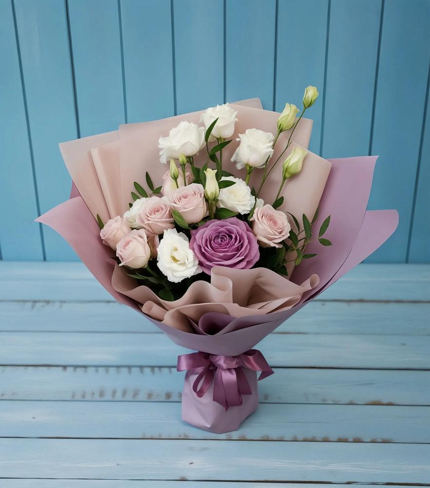 Букет цветов из: Розы и Лизиантусы в Северск