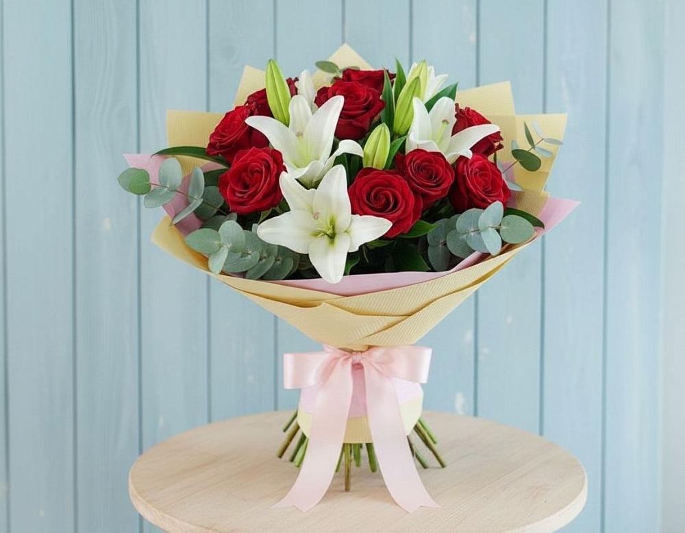 Букет цветов из: Лилии и Розы в Северск